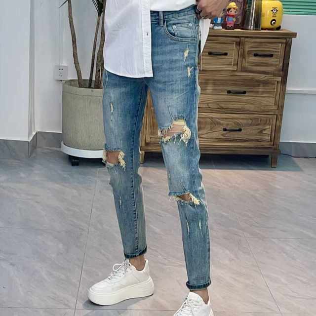 ອອກແບບກາງເກງ denim beggar pants ສໍາລັບຜູ້ຊາຍທີ່ມີຮູຊັກ 2024 summer ໃຫມ່ແບບເກົາຫຼີ trendy slim elastic ຂາຂະຫນາດນ້ອຍ pants