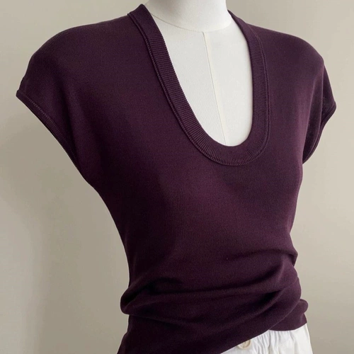 Сиреневая трикотажная тонкая летняя приталенная футболка с коротким рукавом