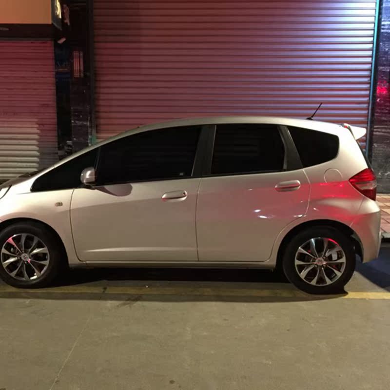Cánh sau của Honda Fit 08-13 Cánh sau của Honda Fit Thế hệ thứ hai Phù hợp Sửa đổi Cánh sau Phù hợp Phía sau Cánh sau Cánh gió ô tô đẹp