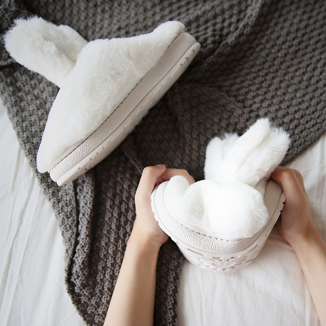 Dép cotton nữ mùa đông dễ thương thỏ trong nhà dày đáy ấm nửa gói với dép len chống trượt tháng dép nam đi trong nhà