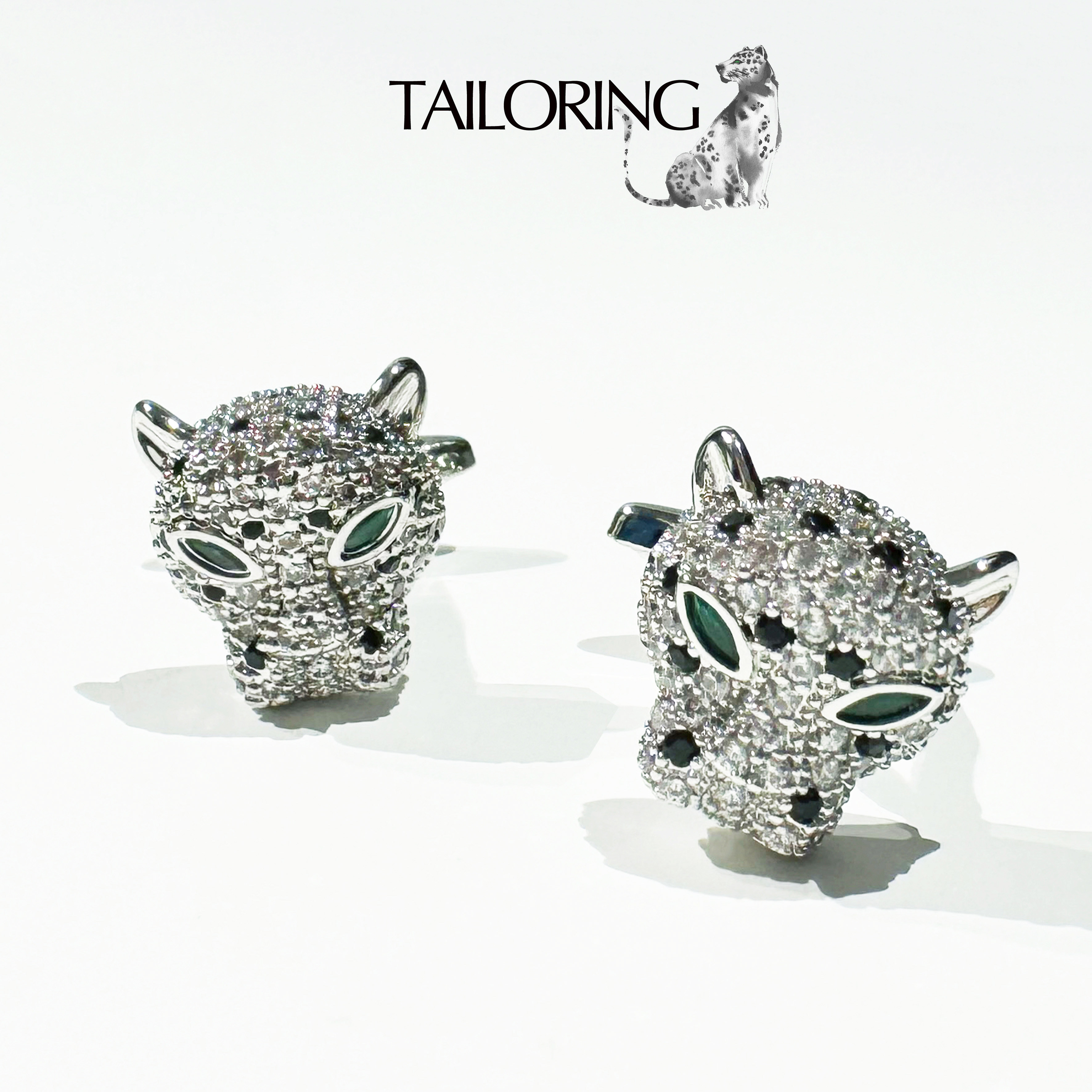 チーター型のカフリンクス、ジルコンのカフスタッドが付いたレオパード柄のメンズエレガントフレンチシャツ。