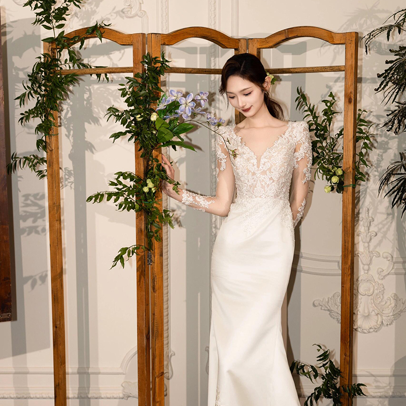 Yanlan French V-Neck Light Wedding Dress 2026 New Style Bride Elegant Gown High-Quality Long-Sleeve Vintage