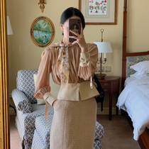 Wang Han Yan 2022 Early Spring New Female Retro Splicing Long Sleeve Design Sensation Little Crowdcourt Wind Shirt With Bottom Blouse