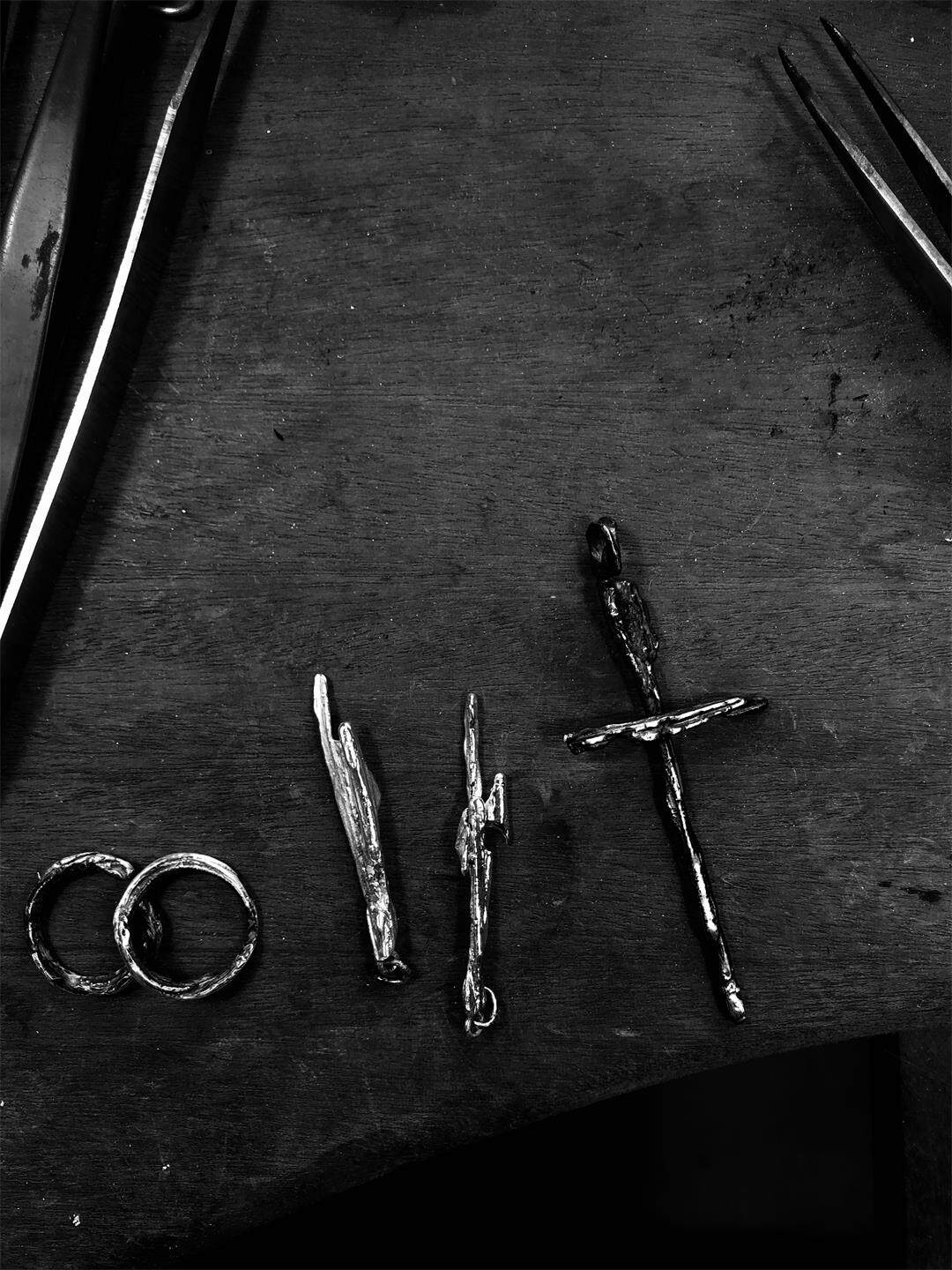 The Roots original independent pure hand customizable with a cross necklace