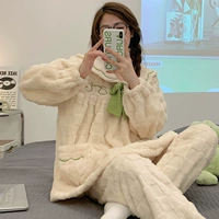 23105 Женщина