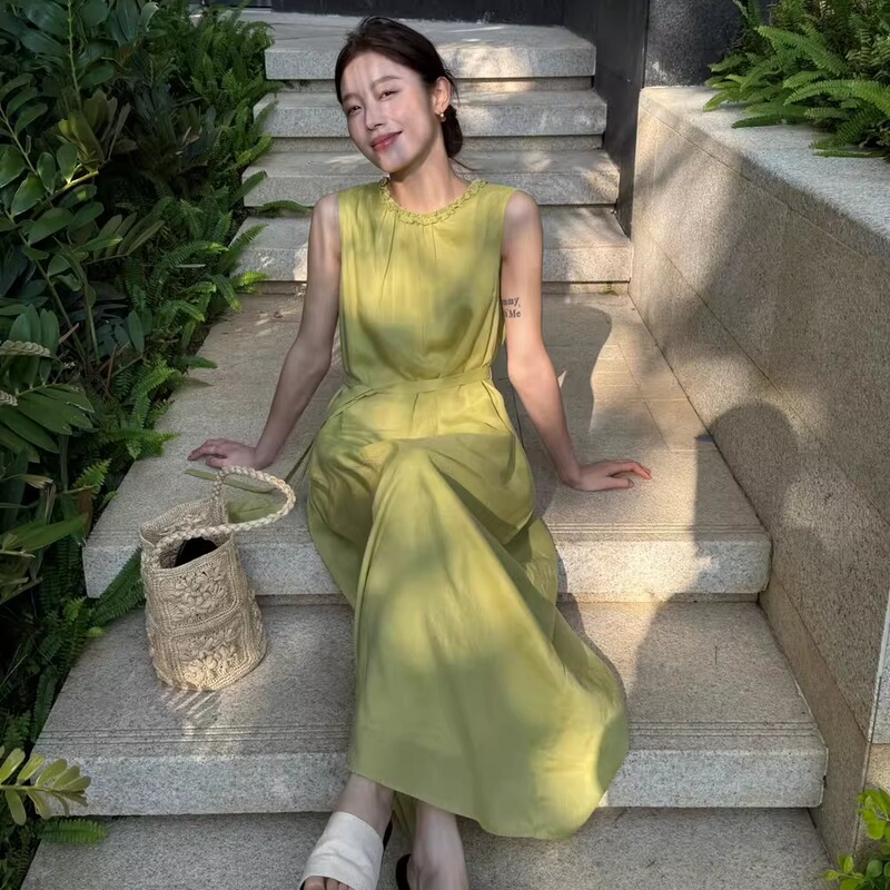 Mootea High-End Relaxed Tank Dress for Women, Summer Sleeveless Lace Collar Design, Niche Waist-Cinching Dress