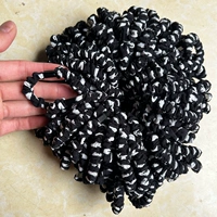 Около 100 пунктирных черных кружков тонкой кишки.