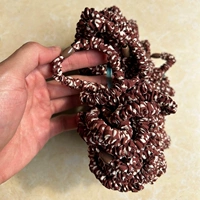 Около 100 колец тонкой кишки леопардового и коричневого цвета.