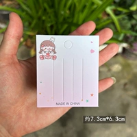 Около 100 маленьких квадратных карточек с розовым градиентом.