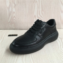 Foreign trade cut clearance 2019 spring new leather mens shoes thick soles non-slip round head hollow lace casual leather shoes