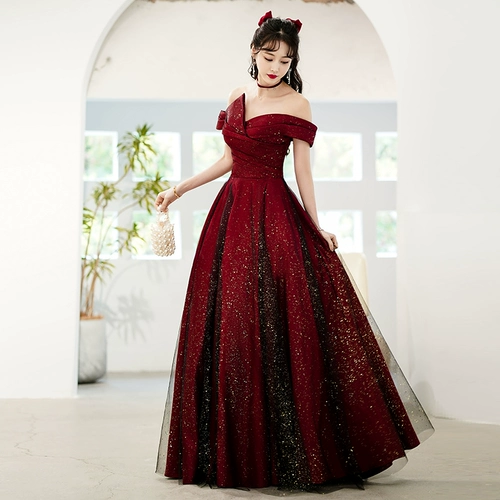 Бордовое вечернее платье, летняя юбка, открытые плечи, изысканный стиль