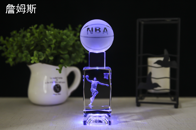 Trang trí bóng rổ NBA Crystal Kobe Curry Harden Owen James Doll Model DIY Male Birthday Gift quả bóng rổ mini	