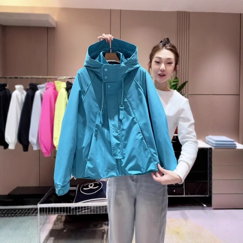 European-Style Softshell Jacket for Women, Short Style, 2026 Spring New Model, Versatile, Slimming, Stylish Design, Mountaineering Jacket