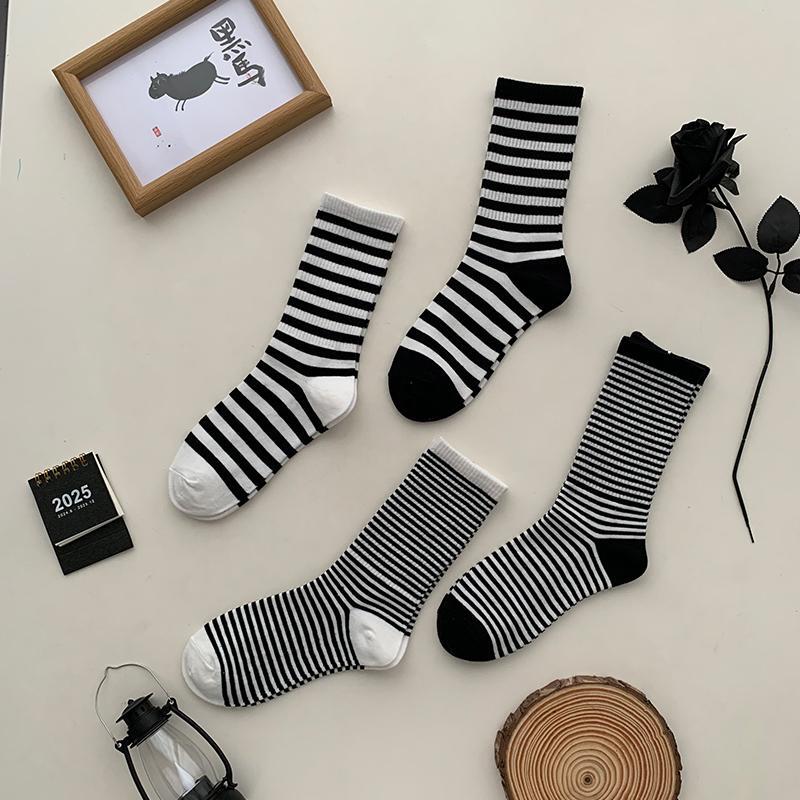 Men's Striped Sports Black and White Long Socks, Casual Versatile Mid-Calf Socks for Boys, High-Top Japanese Style Men's Socks ins Men's Striped Sports Black and White Long Socks, Casual Versatile Mid-Calf Socks for Boys, High-Top Japanese Style Men's Socks ins