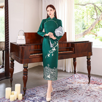 Improved cheongsam 2020 autumn and winter New woolen temperament elegant Chinese style embroidery slim mother dress