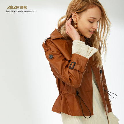 爱客女装皮衣女 外套短款2018新款驼色收腰机