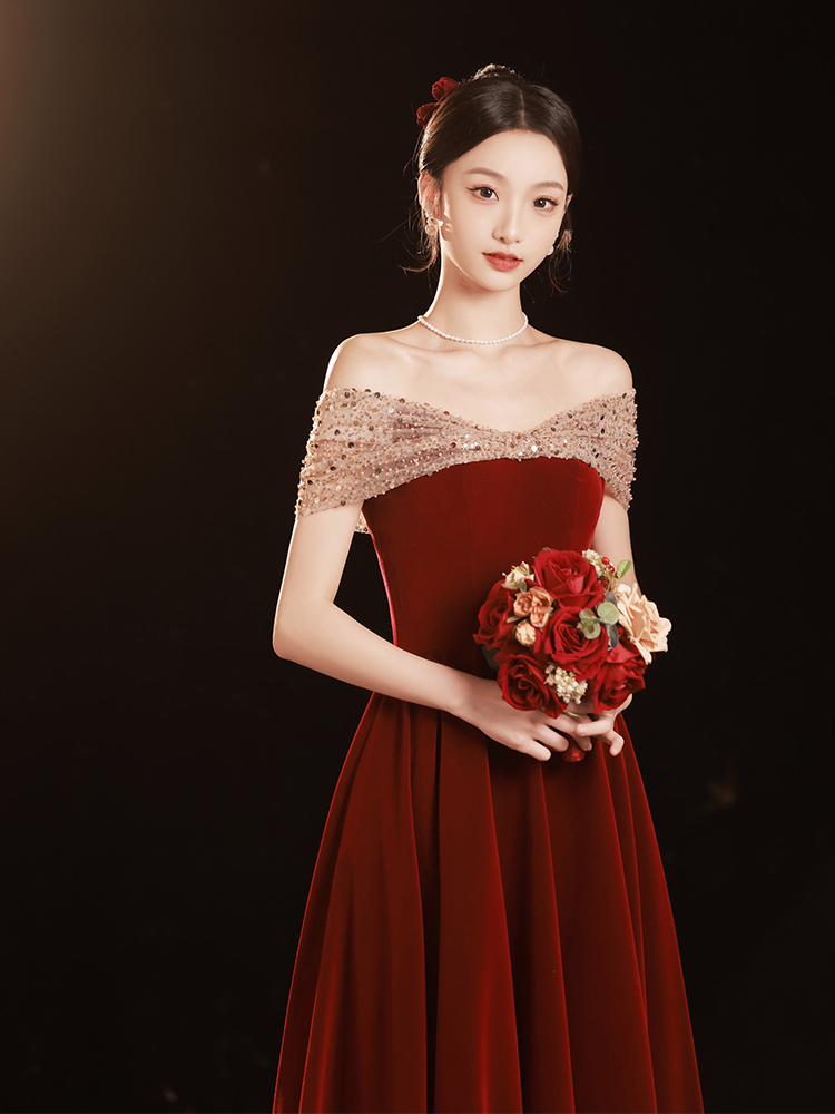 Red colored advanced evening dress, summer skirt, high-quality style, open shoulders Red colored advanced evening dress, summer skirt, high-quality style, open shoulders