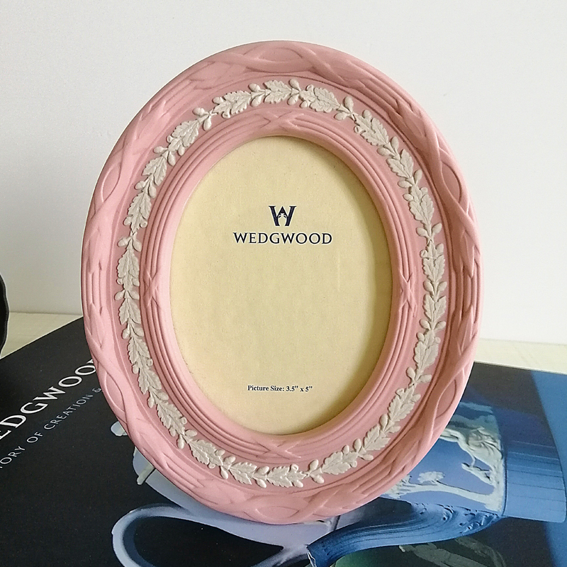 Wedgwood Simple and Exquisite Relief Photo Frame European-Style Ceramic Crafts Decorative Ornaments Gifts Wedgwood Simple and Exquisite Relief Photo Frame European-Style Ceramic Crafts Decorative Ornaments Gifts