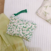 Зеленый дно порошок белый цветок