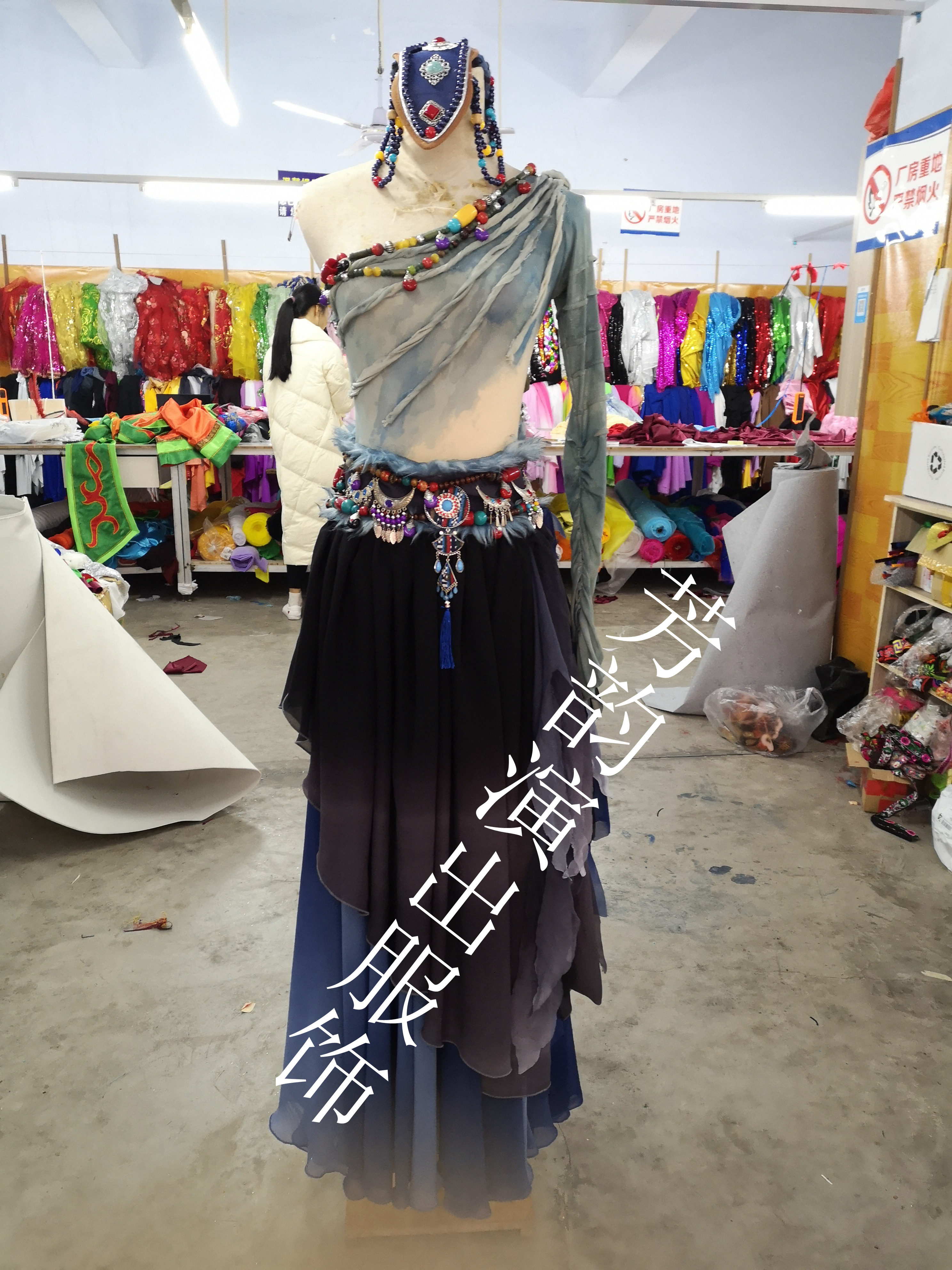 Ethnic Folk Dance Women's Tibetan Solo Dance < Find Light > Dance Costumes to perform the North Dance Affiliated Selection