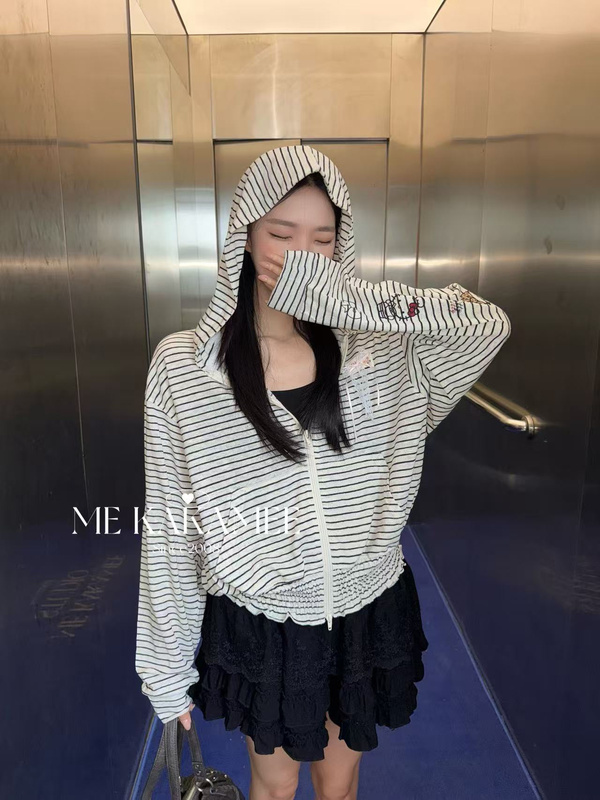 Me Kakamee Autumn New Product Hand-Painted Kt Cat Letter Design Hoodie Short Jacket Top 9633 Me Kakamee Autumn New Product Hand-Painted Kt Cat Letter Design Hoodie Short Jacket Top 9633