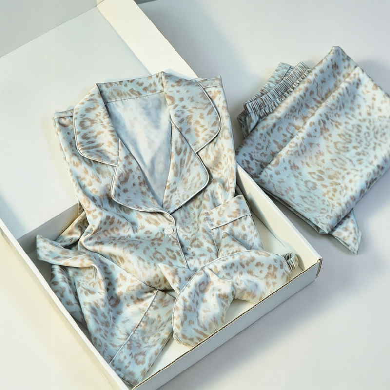Mulberry Silk Leopard Print Pajamas for Women with Chest Pads, New Loose-Fitting Spring and Summer Long-Sleeved Loungewear, Gift for Best Friend Mulberry Silk Leopard Print Pajamas for Women with Chest Pads, New Loose-Fitting Spring and Summer Long-Sleeved Loungewear, Gift for Best Friend