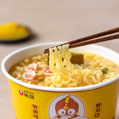 Карри мгновенная лапша ферма сердце карри Uwin -хладнокровная лапша 103G Импортная рамена Бесплатная приготовление пищи -основная пищевая продукция корейская закуска корей