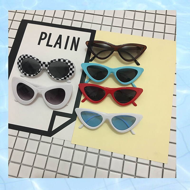 The meeting of the handsome pair of glasses. 