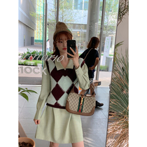 Two new temperament shirt dress in momo ( St Martin Art student ) knitting vest