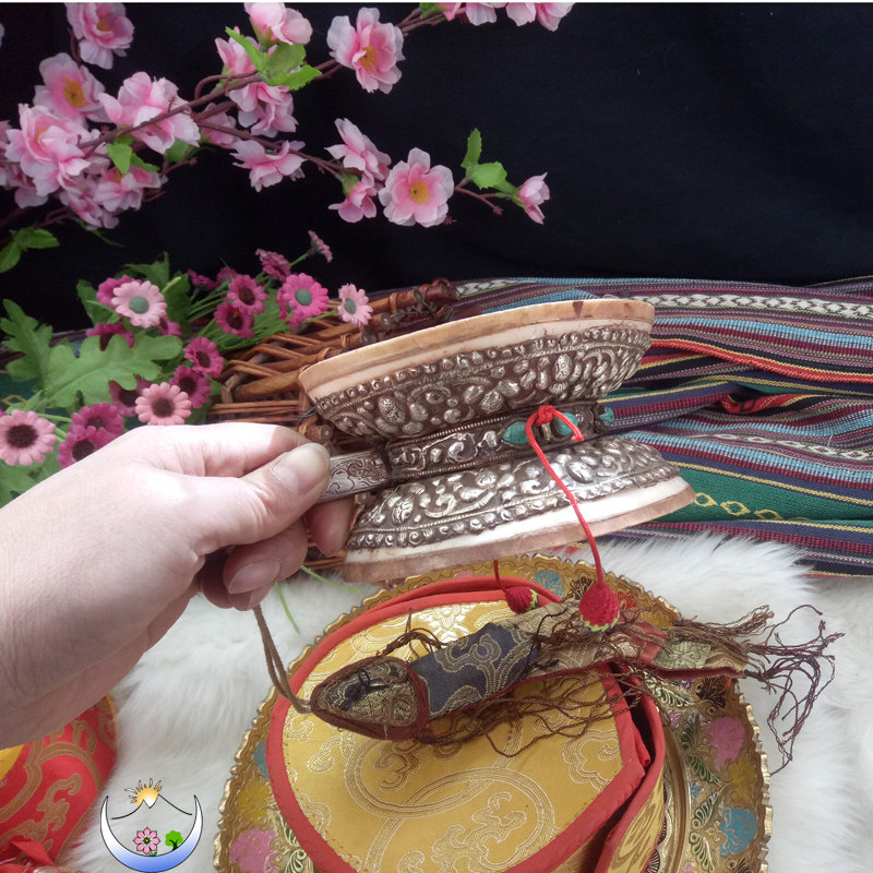 Tibetan hand drum 925 pure silver sculpted flower acrylic Tibetan auspicious pattern retro leather hand drum