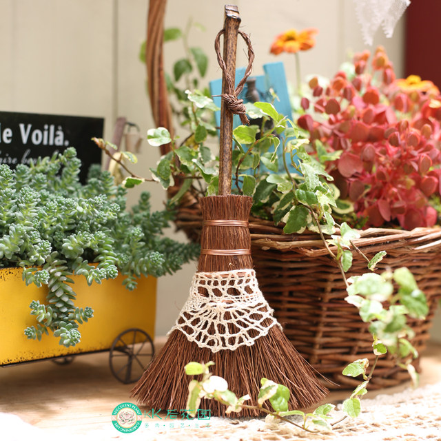 Mini natural brown bristle brush, small broom, hanging ornaments and antique lace gardening accessories, cute broom desktop brush