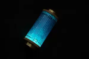 Лампа из желтой латуни с копией ракушки