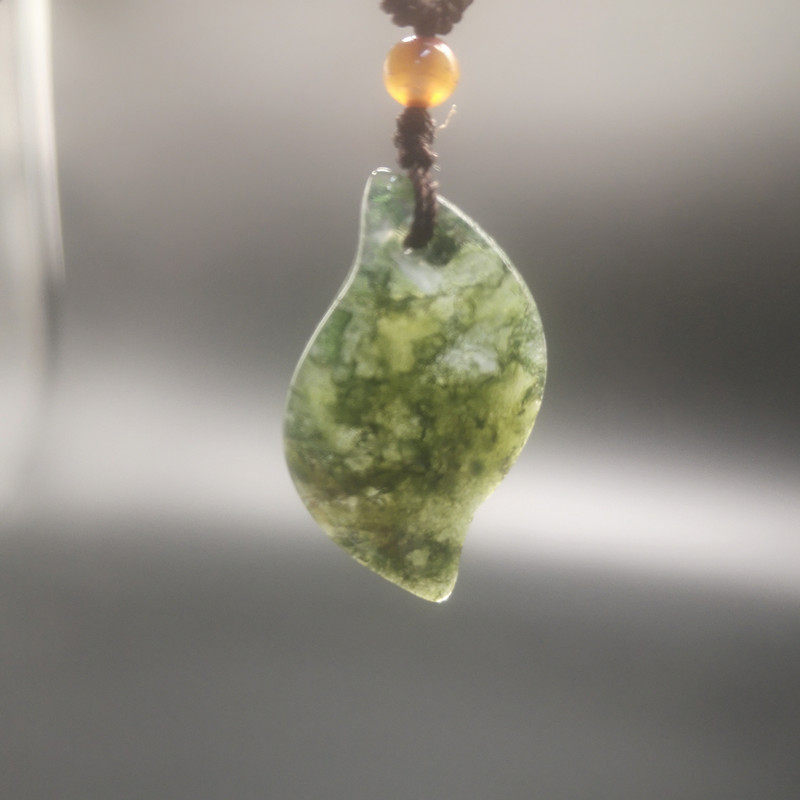 Natural Fuxin Water Grass Drop Leaves Lady Gold Branches Jade Leaf Small Pendant Son Red Manau Red Rope Necklace Pendant