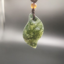 Natural Fuxin water plant water drop leaf Lady golden branch Jade Leaf small pendant red agate red agate red rope necklace pendant