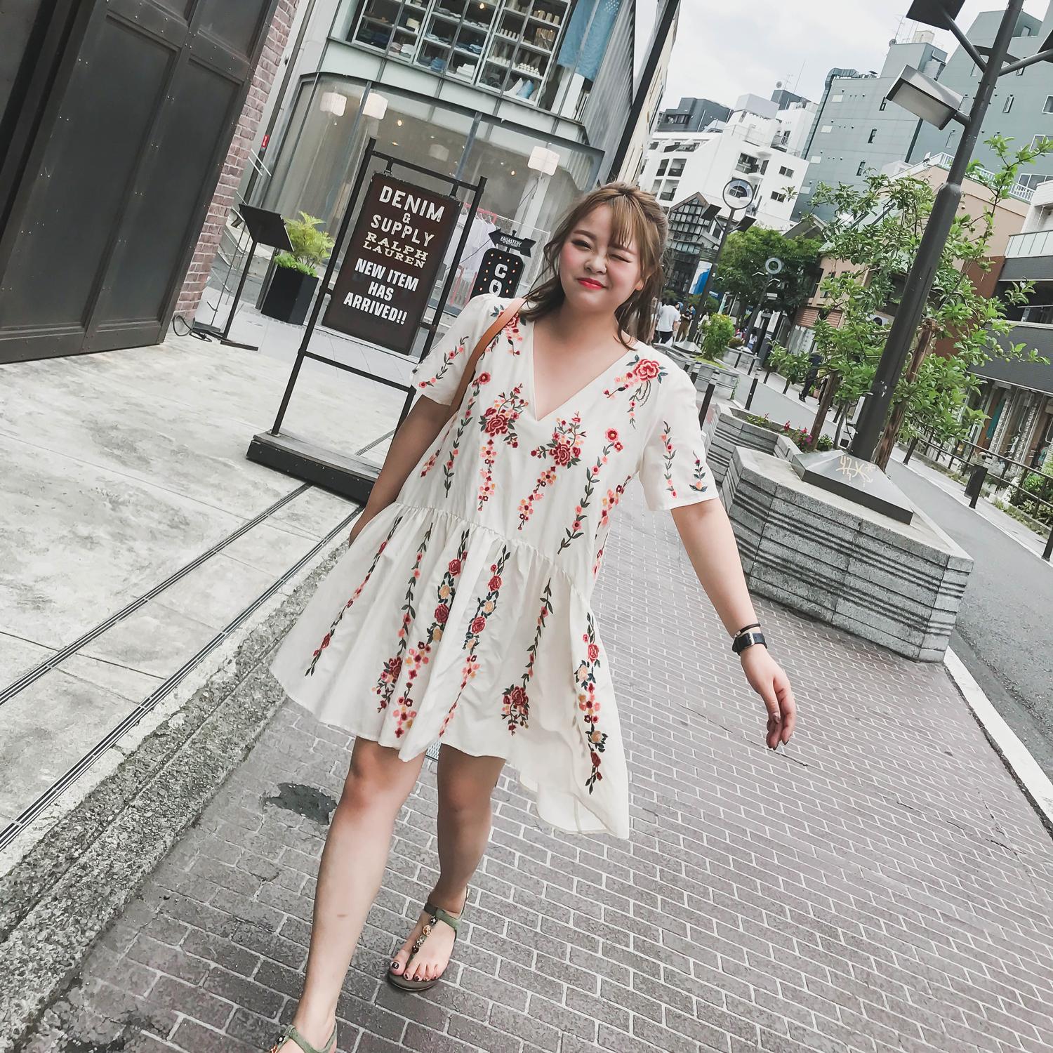 晶咕定制民族风刺绣V领宽松显瘦大码连衣裙夏气质裙子女2017新款