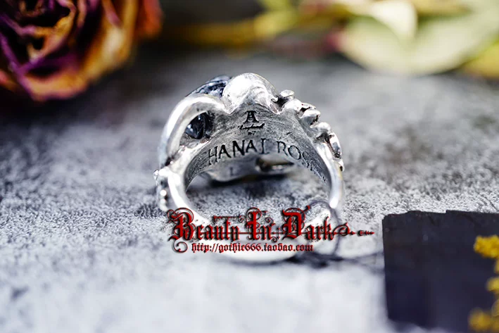 Британское кольцо с кристаллами Rose Bachelor Black Rose Rose White Crystal Ring