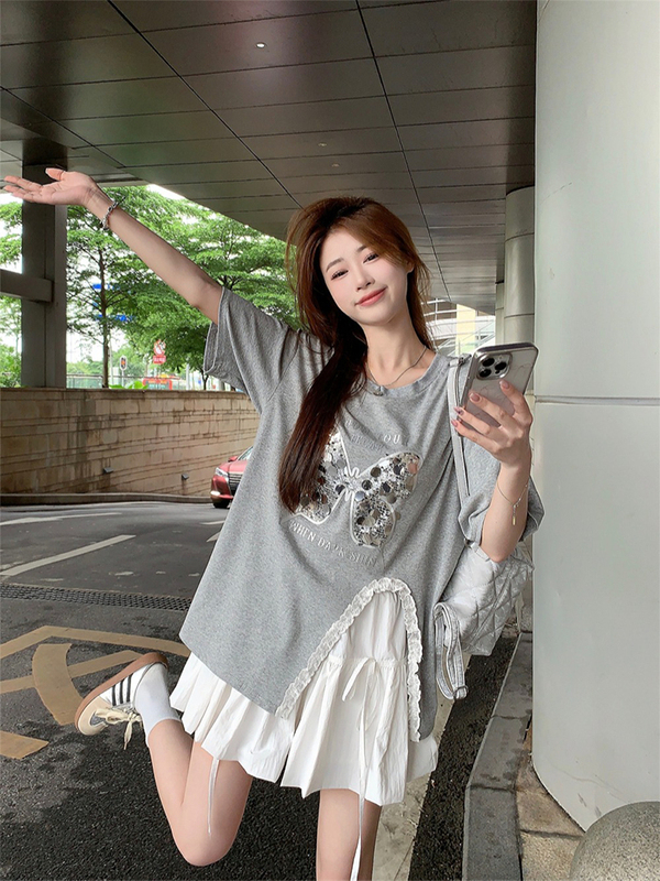 Korean-Style Gray Butterfly Sequin Short-Sleeve T-Shirt for Women, Summer Slit Design, Loose Fit, Mid-Length Half-Sleeve Top for Outerwear