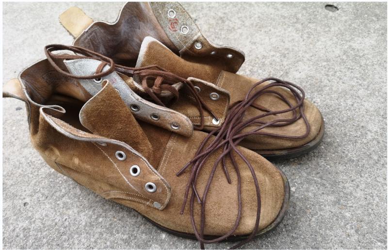 16 plant 1979-82 years upturned cow leather shoes anti-stab hair leather leather leather upper and old stock