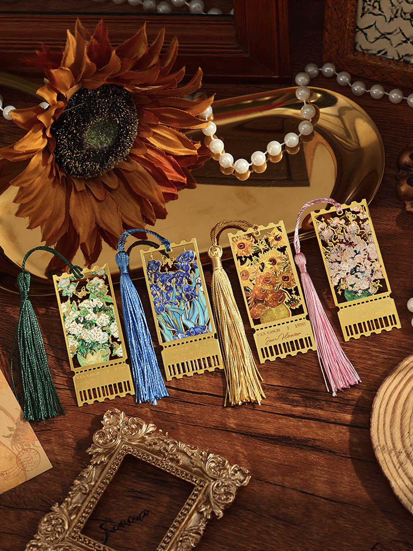 Yujian Eslite Liuguang Impression Series Retro Famous Painting Metal Bookmark Oil Painting Flower Hollow Tassel Bookmark