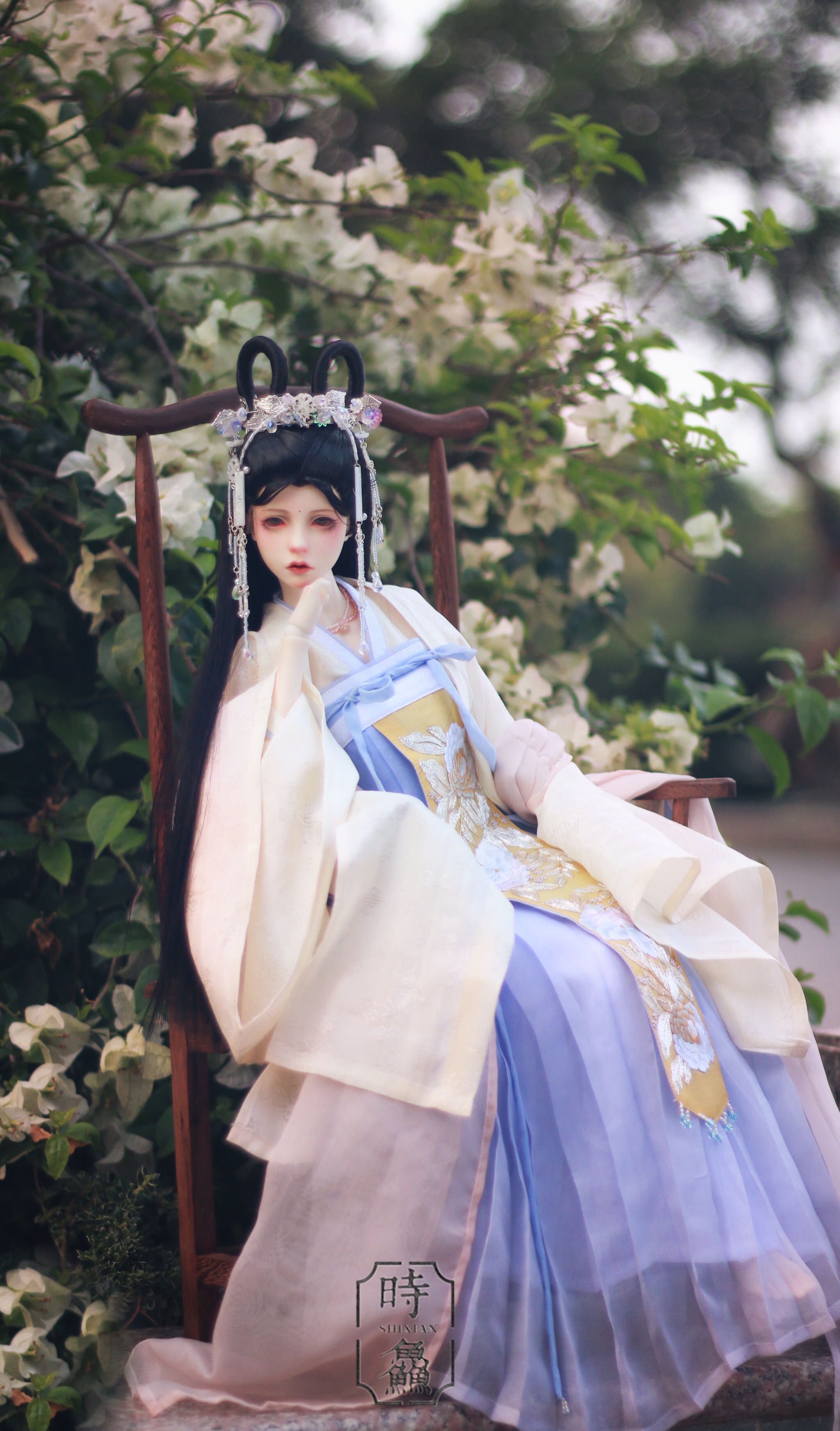 In the summer of 18 years (sunny) clothes and wigs