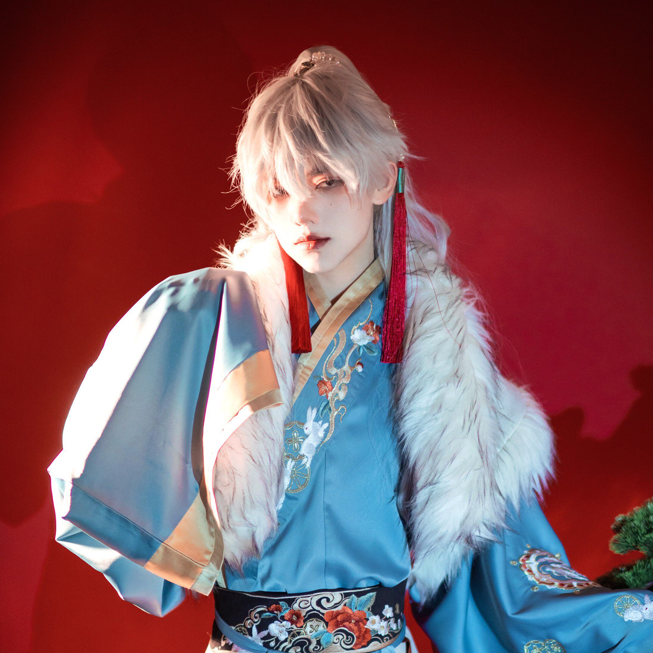 【汉服少女COS大又又】古风假发怎么选?狼尾卷发也能演绎白异域感基佬白少年感?_COSPLAY配件_淘宝游戏网