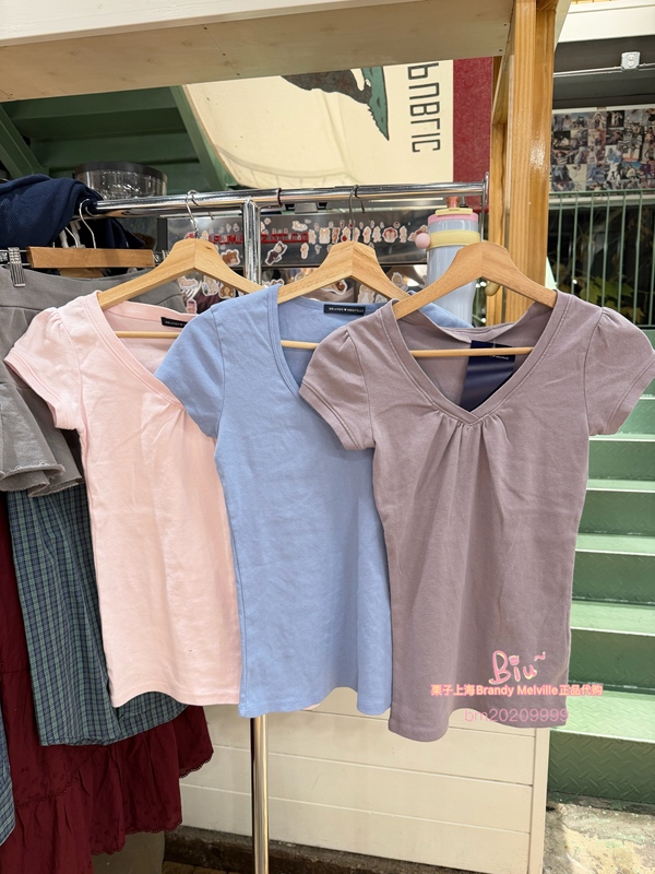 Brandymelville American Retro V-Neck Short-Sleeved T-Shirt Brandymelville American Retro V-Neck Short-Sleeved T-Shirt