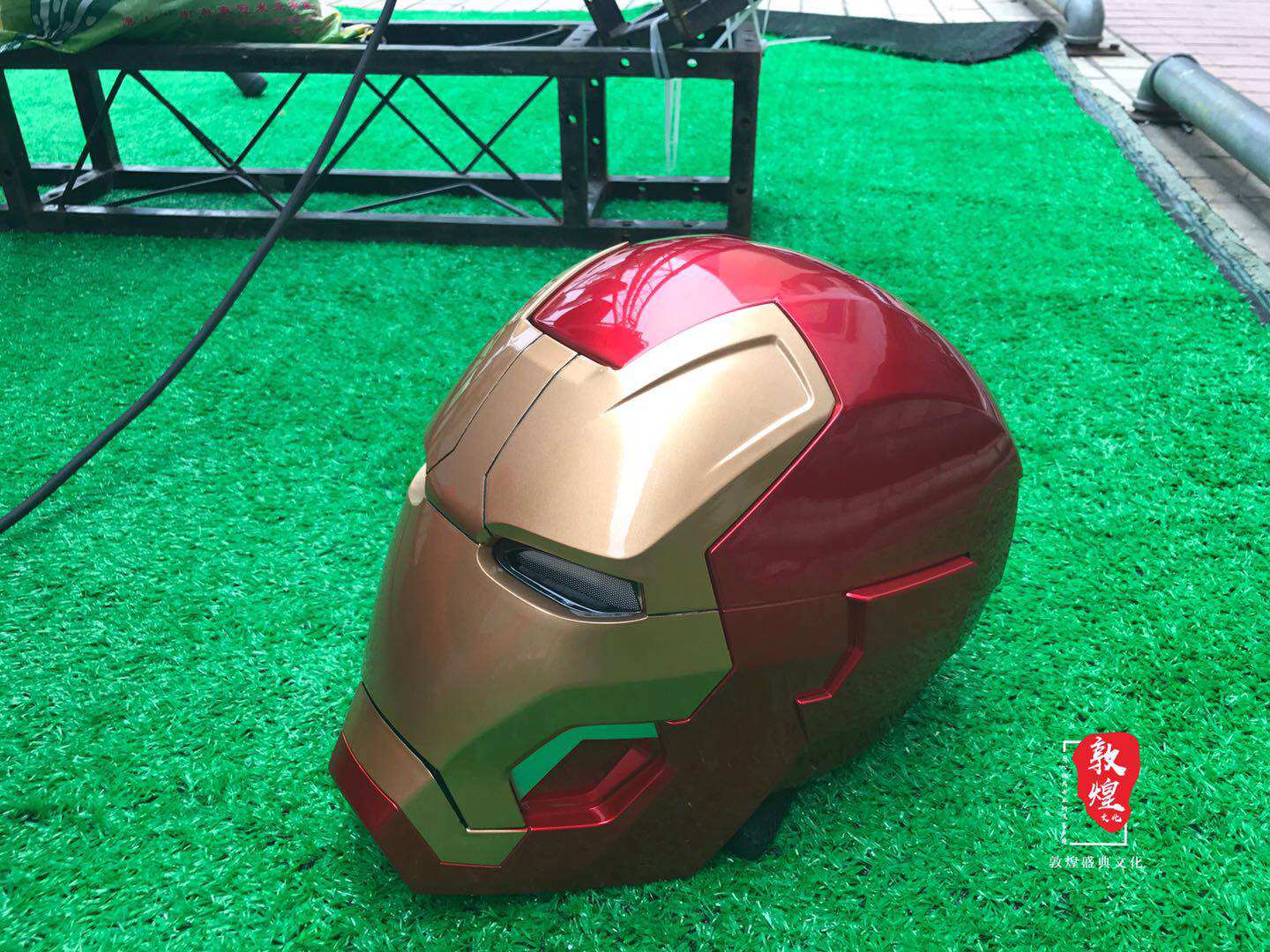 Avengers 3 Iron Man Mark 7 Mark 50 Armor can be rented and sold real people can wear cos