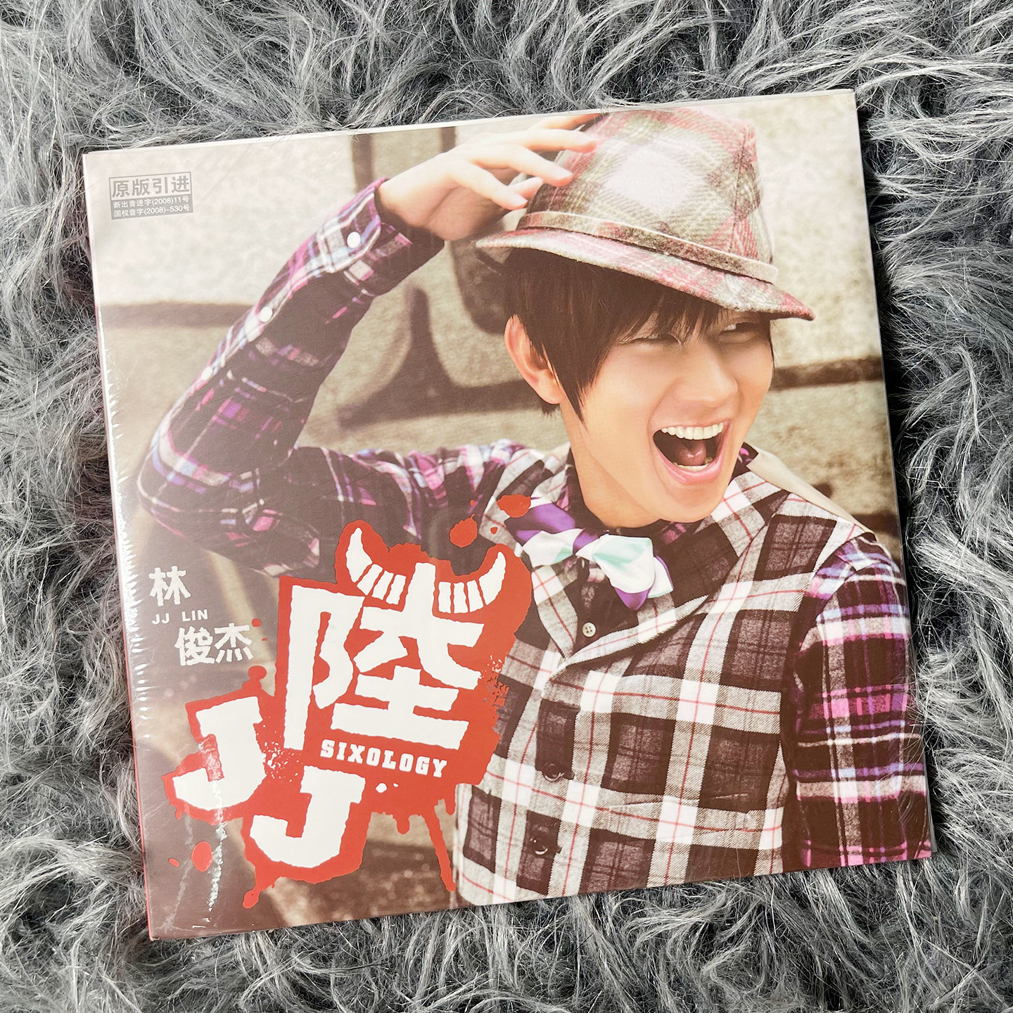 JJ Linの6枚目のアルバムCD、歌詞ブックレット、および関連グッズはオンラインで入手可能です。