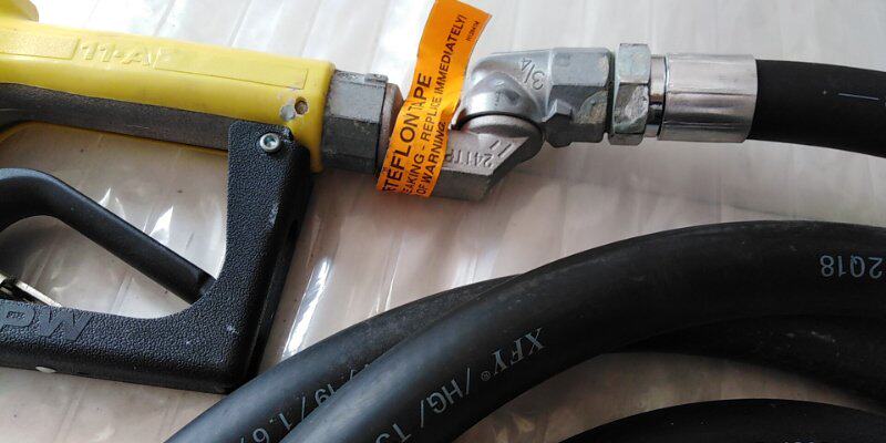 The complete diesel fuel tanker external hanger pin OPW6 musket 4 5 m hose pull valve is short takeover