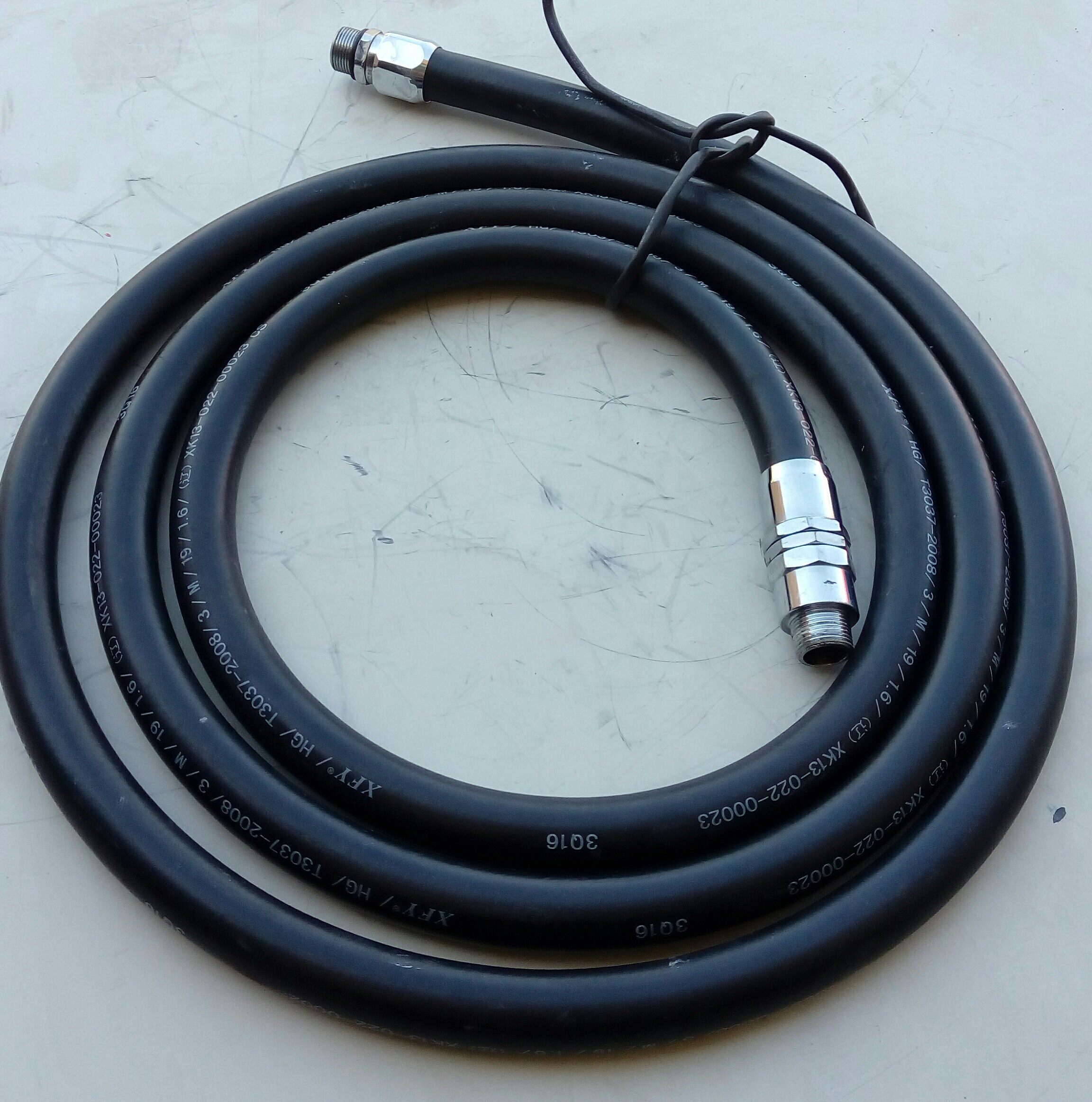 The refueling machine special hose 6 min 1 inch staple joint active joint anti - static antifreeze refueling hose