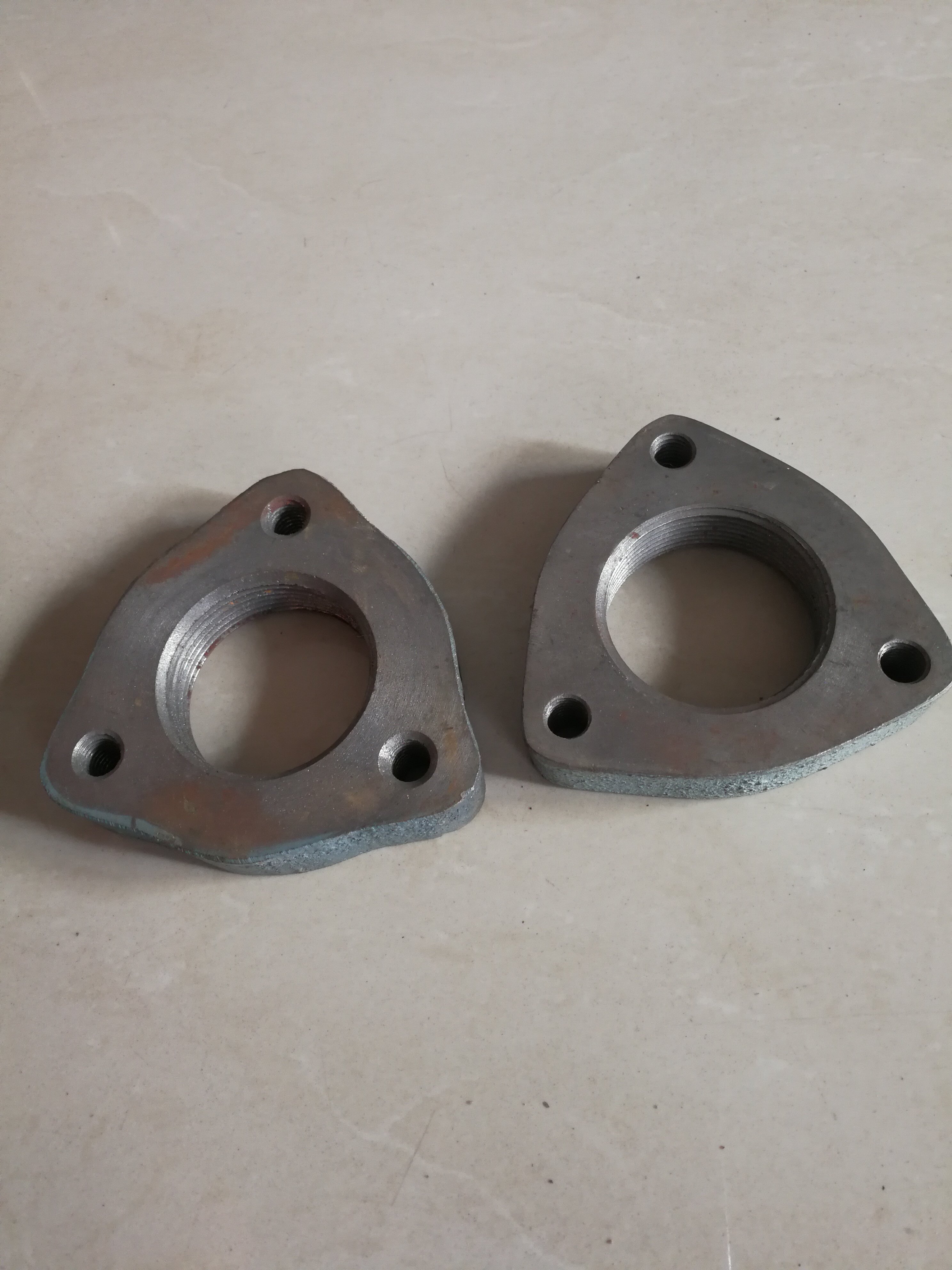 Special triangular flange for the installation of the refueling tanker accessories greaser (internal thread 1 5 inch DN40)