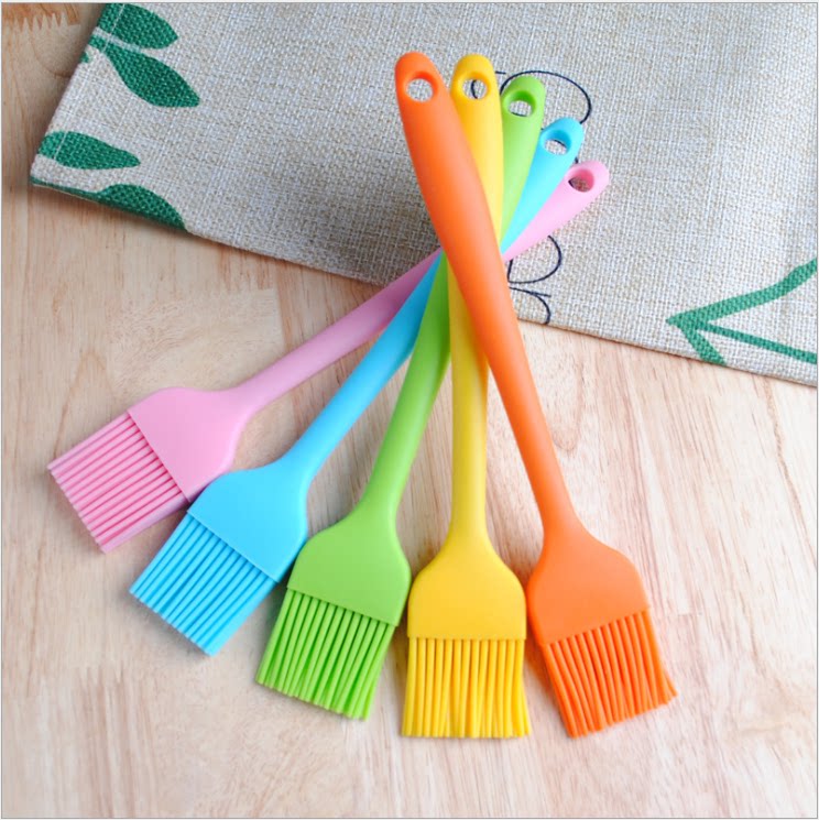 Silicone integrated oil brushed egg liquid brushed baking tool not dropping Mao Barbecue Small silicone oil brushed baking brush Barbecue Brush