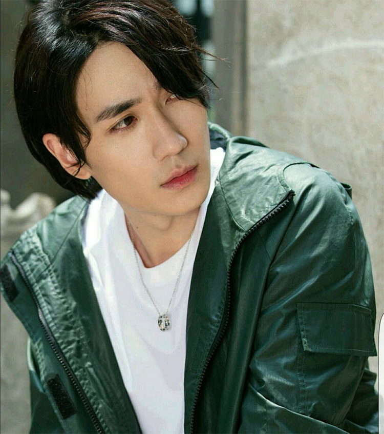 Biết có nên màu xanh lá cây béo đỏ mỏng Qi Heng Zhu Yilong với mẫu vòng tay đeo chéo bằng kim cương titan quà tặng Giáng sinh vòng dâu tằm