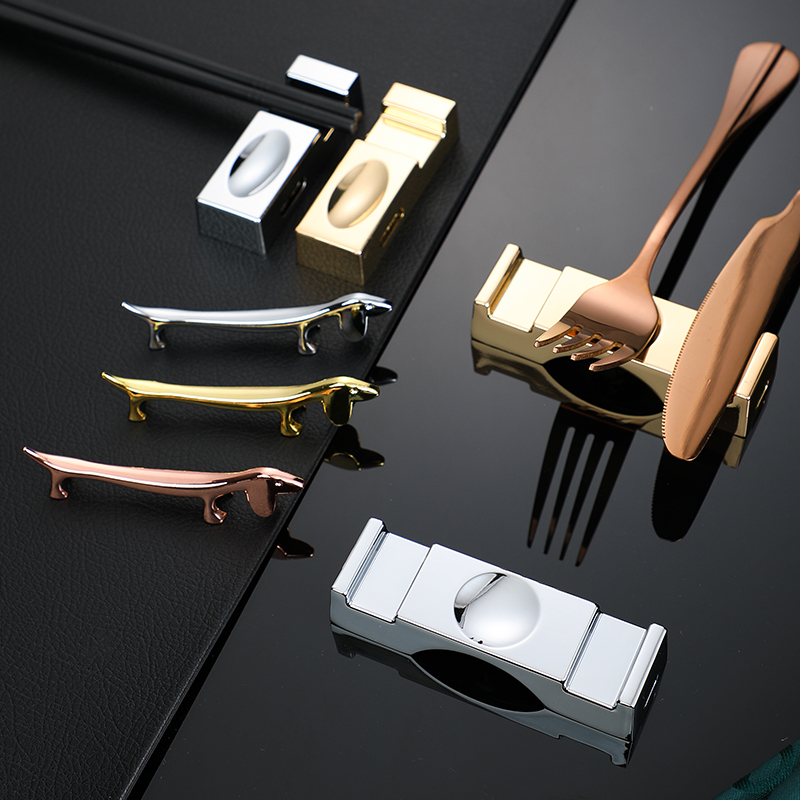 Day Style Chopsticks Shelf Creatively chopsticks Zinc Alloy Cutlery Chopsticks Seat Swing Pieces Catering Shop Fork Spoonful and Chopsticks Pillow